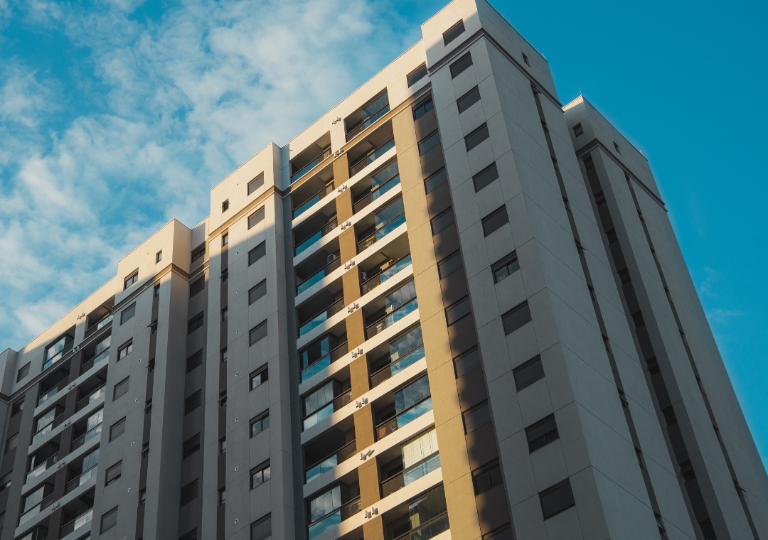 Un edificio de viviendas con aislamiento térmico Supafil.